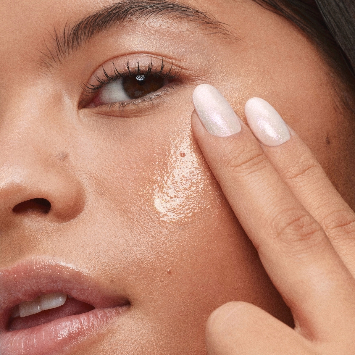 Dreamglow Highlighting Serum - Honeypot - 30.7ml Dreamglow Highlighting Serum - Honeypot - 30.7ml