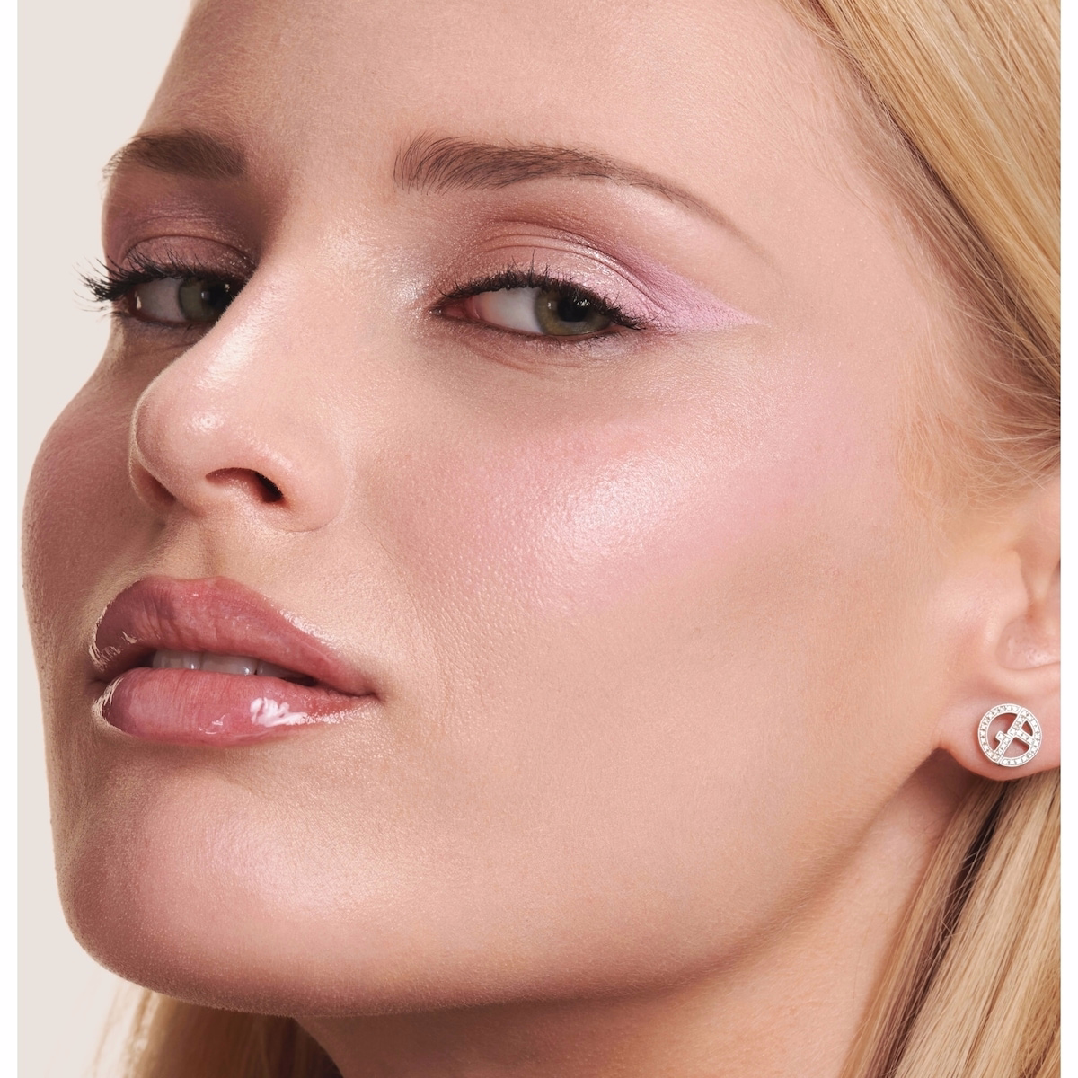 Eye Tint Long-Lasting Liquid Eyeshadow Eye Tint Long-Lasting Liquid Eyeshadow