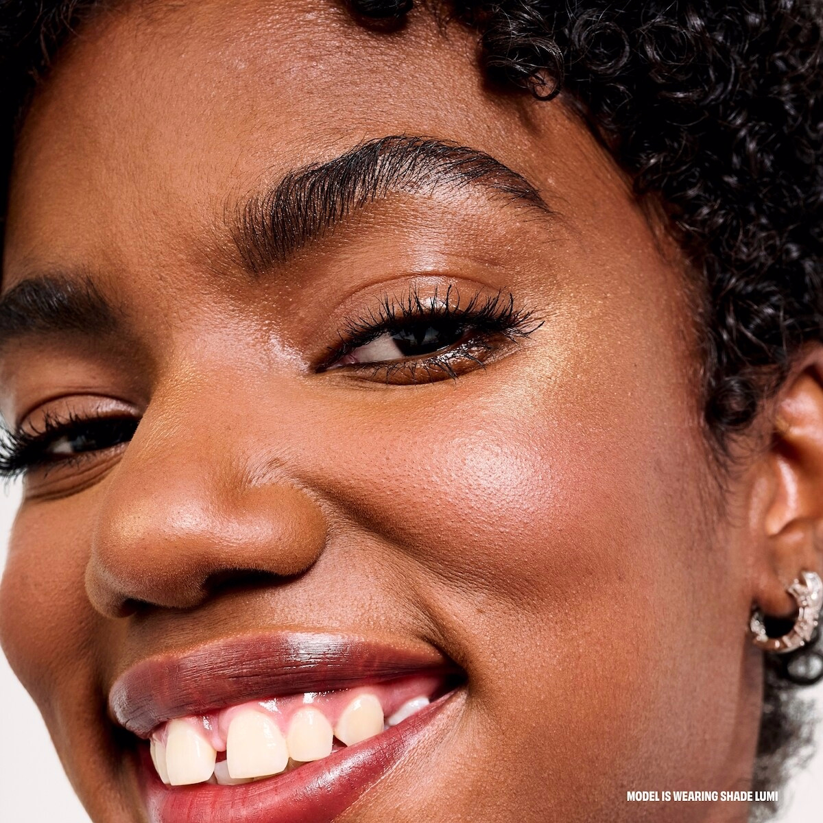 Glow La La Velvet Gleam Powder Highlighter Glow La La Velvet Gleam Powder Highlighter