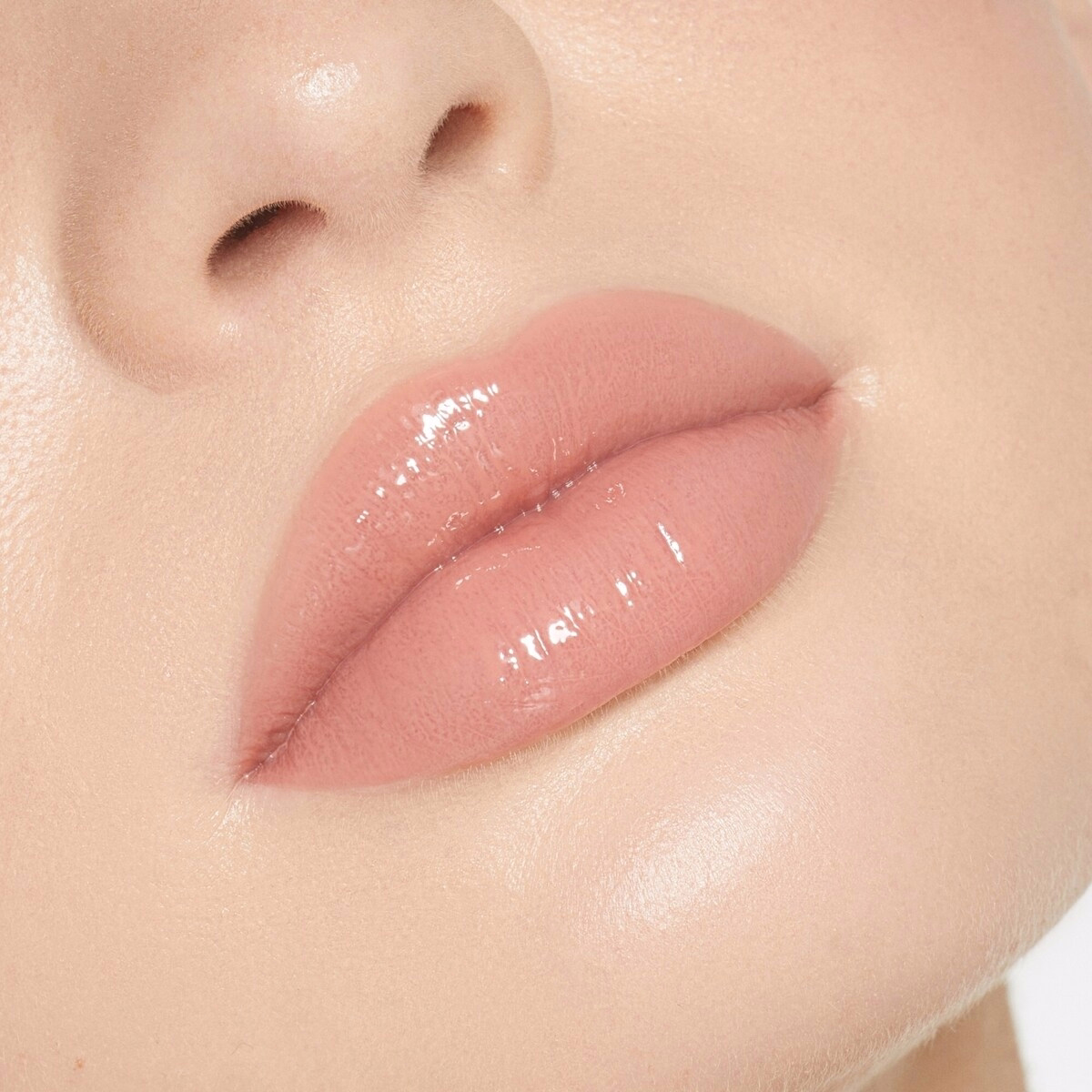 High Gloss, glossy & luminous finish, non-sticky, vegan High Gloss, glossy & luminous finish, non-sticky, vegan