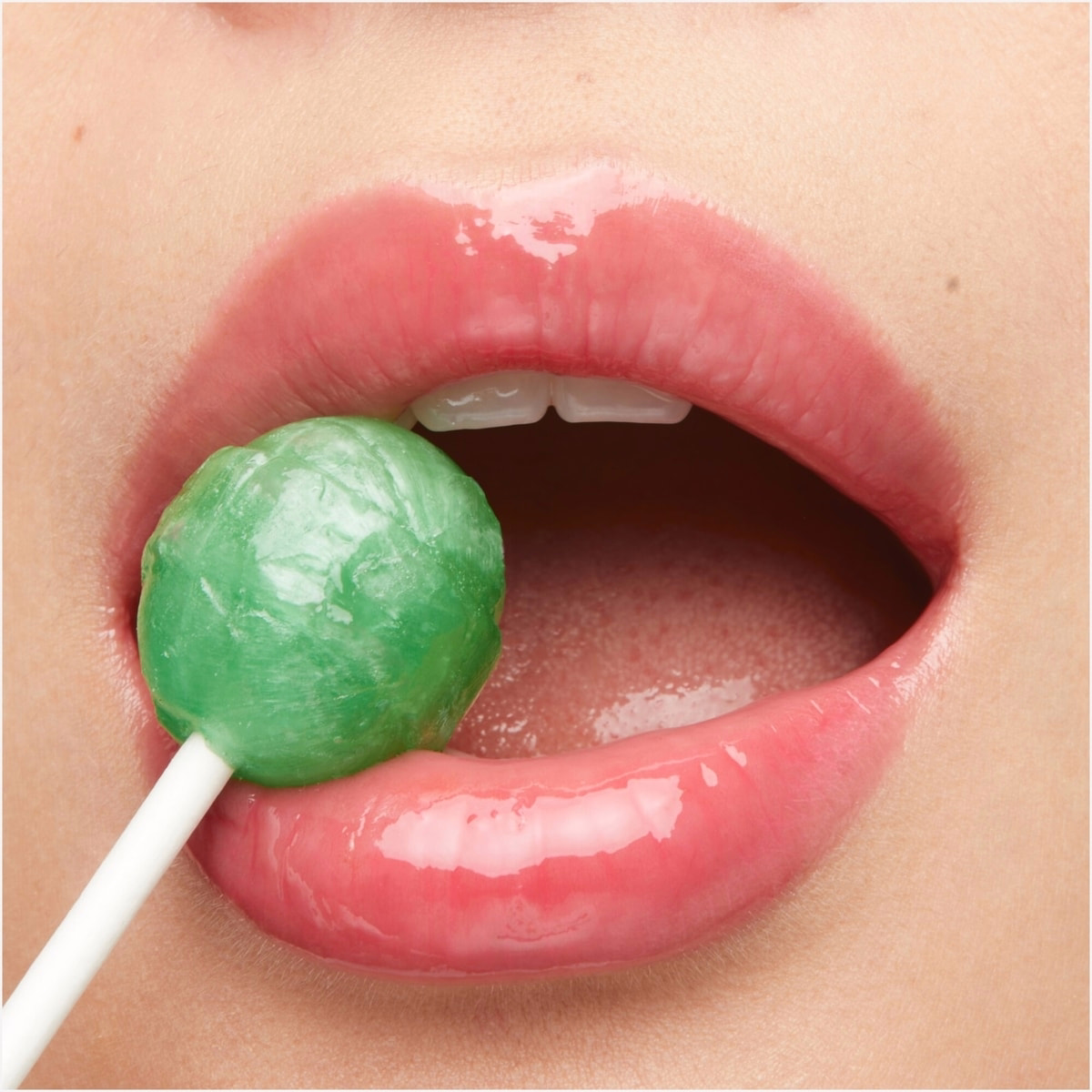 Maybelline Lifter Gloss, Hydrating Lip Gloss with Hyaluronic Acid, High Shine for Fuller Looking Lips, XL Wand Maybelline Lifter Gloss, Hydrating Lip Gloss with Hyaluronic Acid, High Shine for Fuller Looking Lips, XL Wand