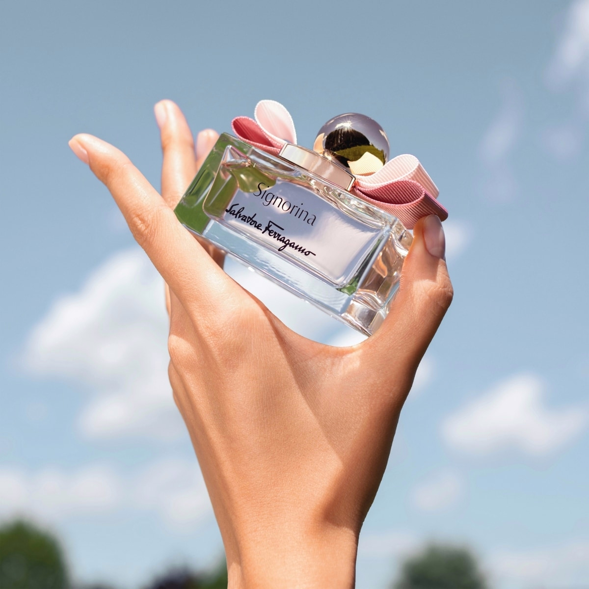 シニョリーナ オードパルファム シニョリーナ オードパルファム